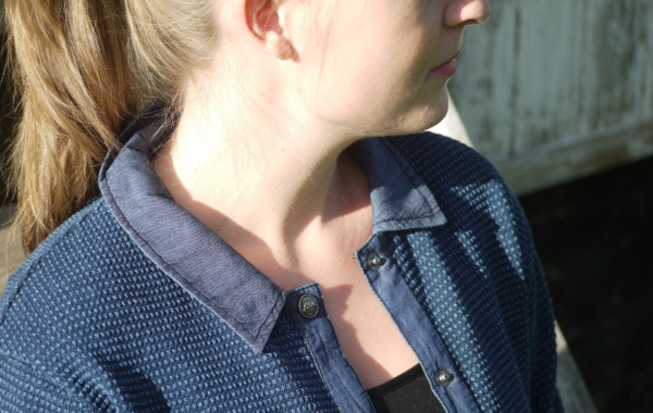 Classic Dark Indigo Blue Cardigan with Collar for Women from Piece of Blue. Close up.